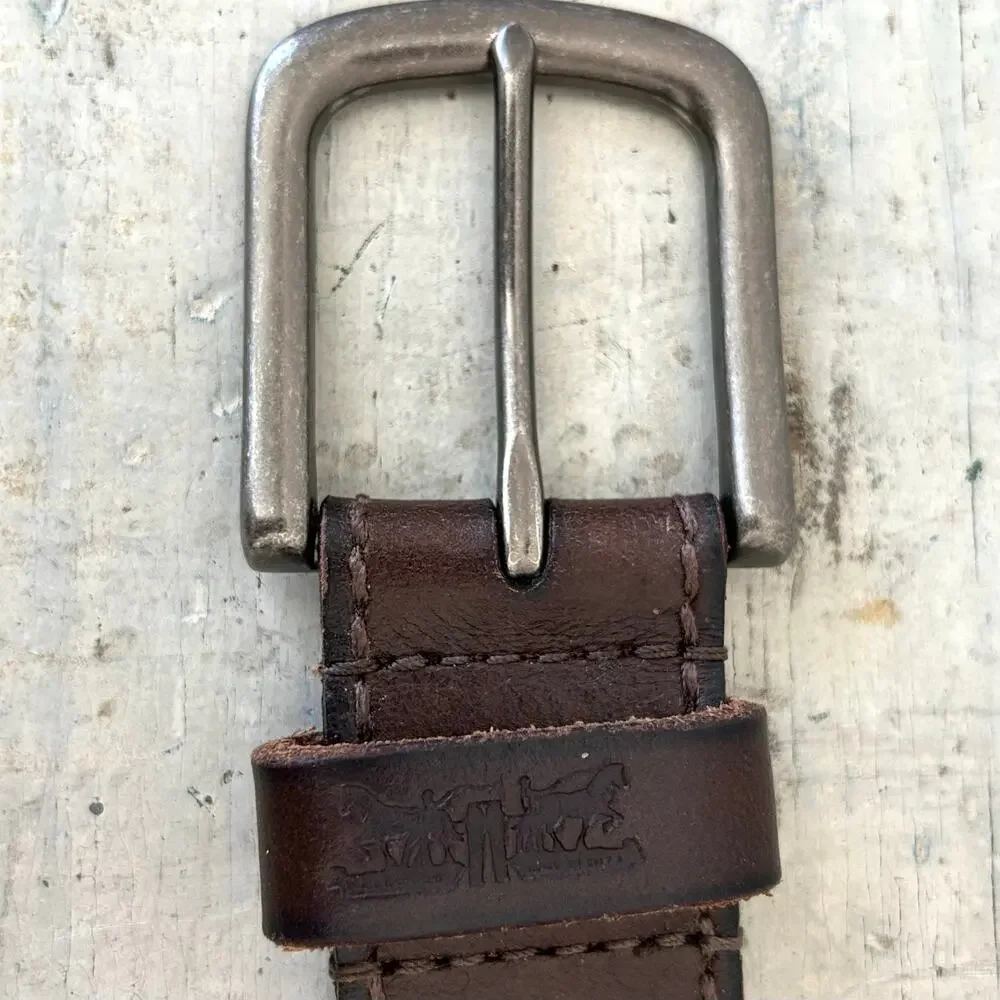 Levi’s leather belt silver tone belt buckle brown western everyday 38 -40 L